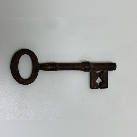 Vintage 1800s 19th Century Antique Solid Barrel Hand Wrought Iron Skeleton Key - Picture 7 of 16